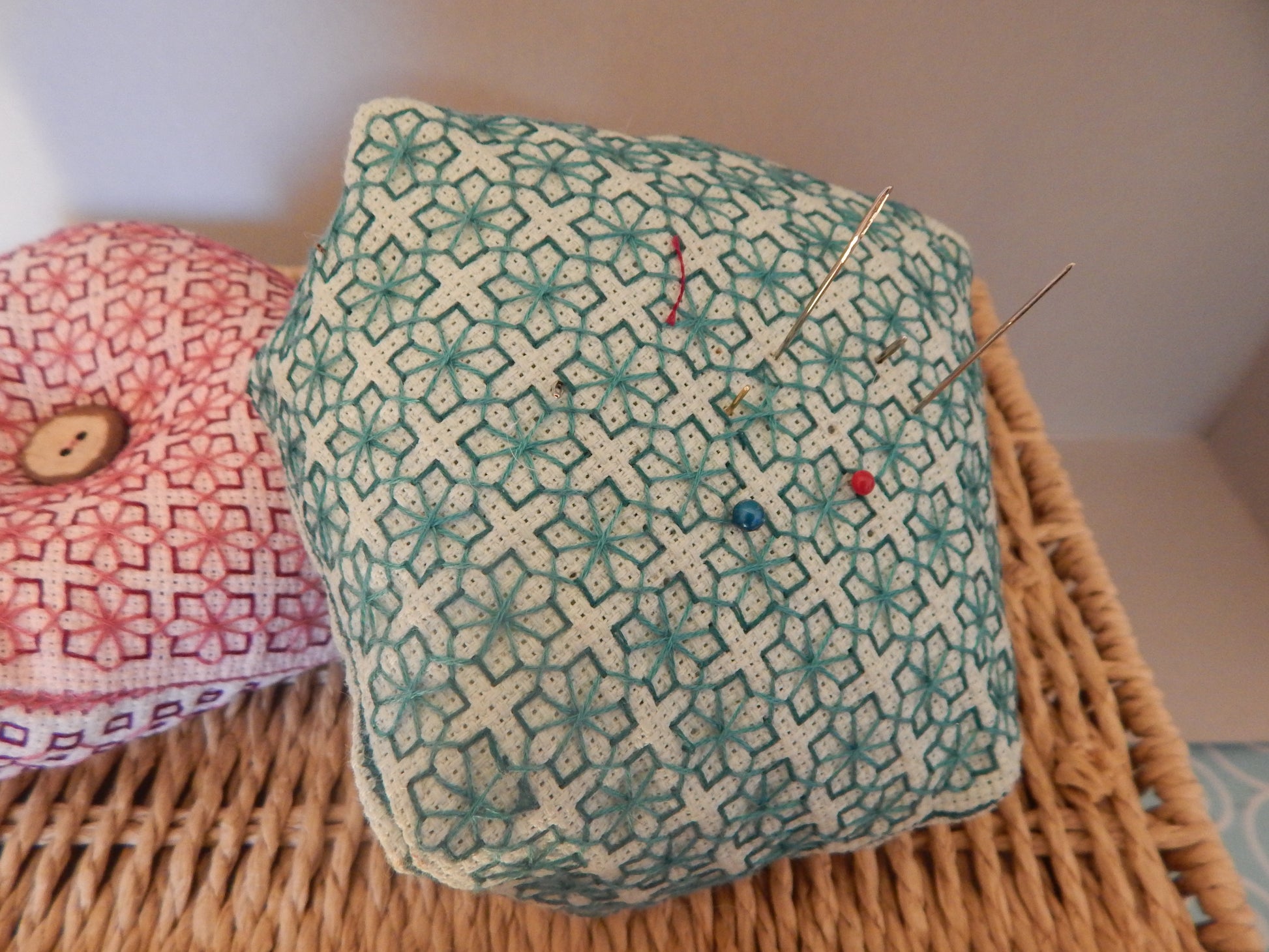 Hitomezashi Biscornu: Digital PDF Guide - Sashiko