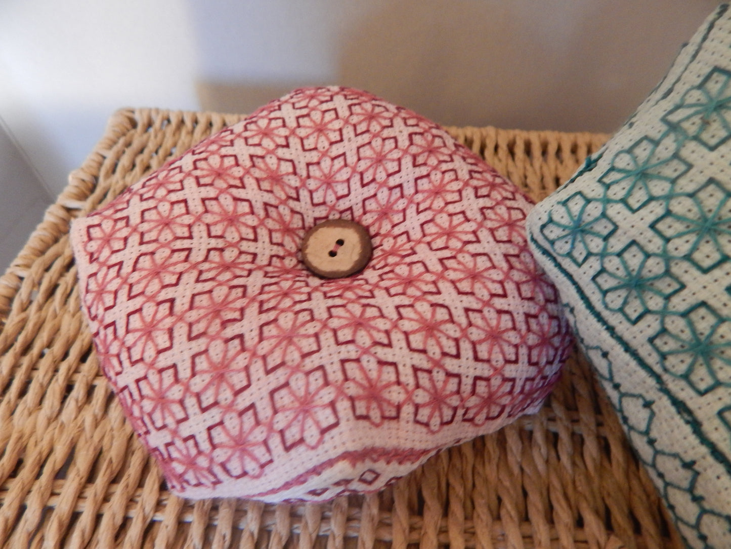 Hitomezashi Biscornu: Digital PDF Guide - Sashiko