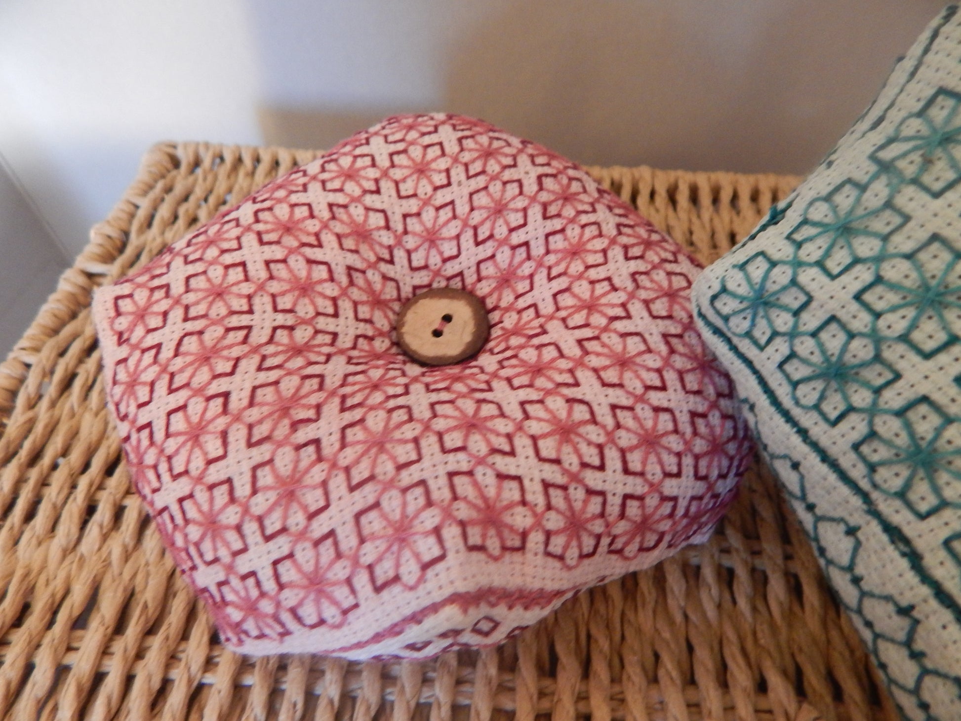 Hitomezashi Biscornu: Digital PDF Guide - Sashiko