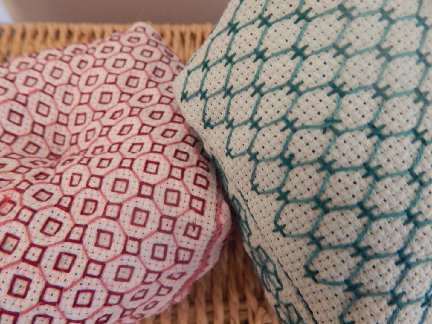 Hitomezashi Biscornu: Digital PDF Guide - Sashiko